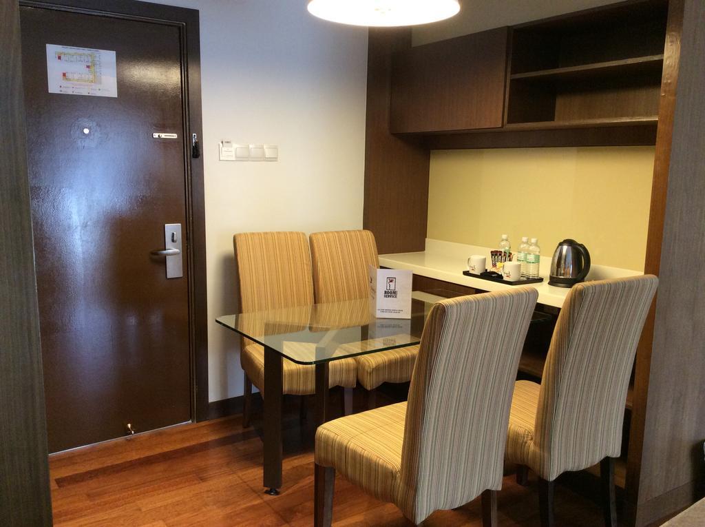 Residence Inn צראטינג חדר תמונה